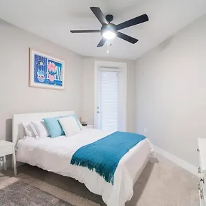 Luxury Dilworth 1br - Near Food, Shops & Greenway Apartment